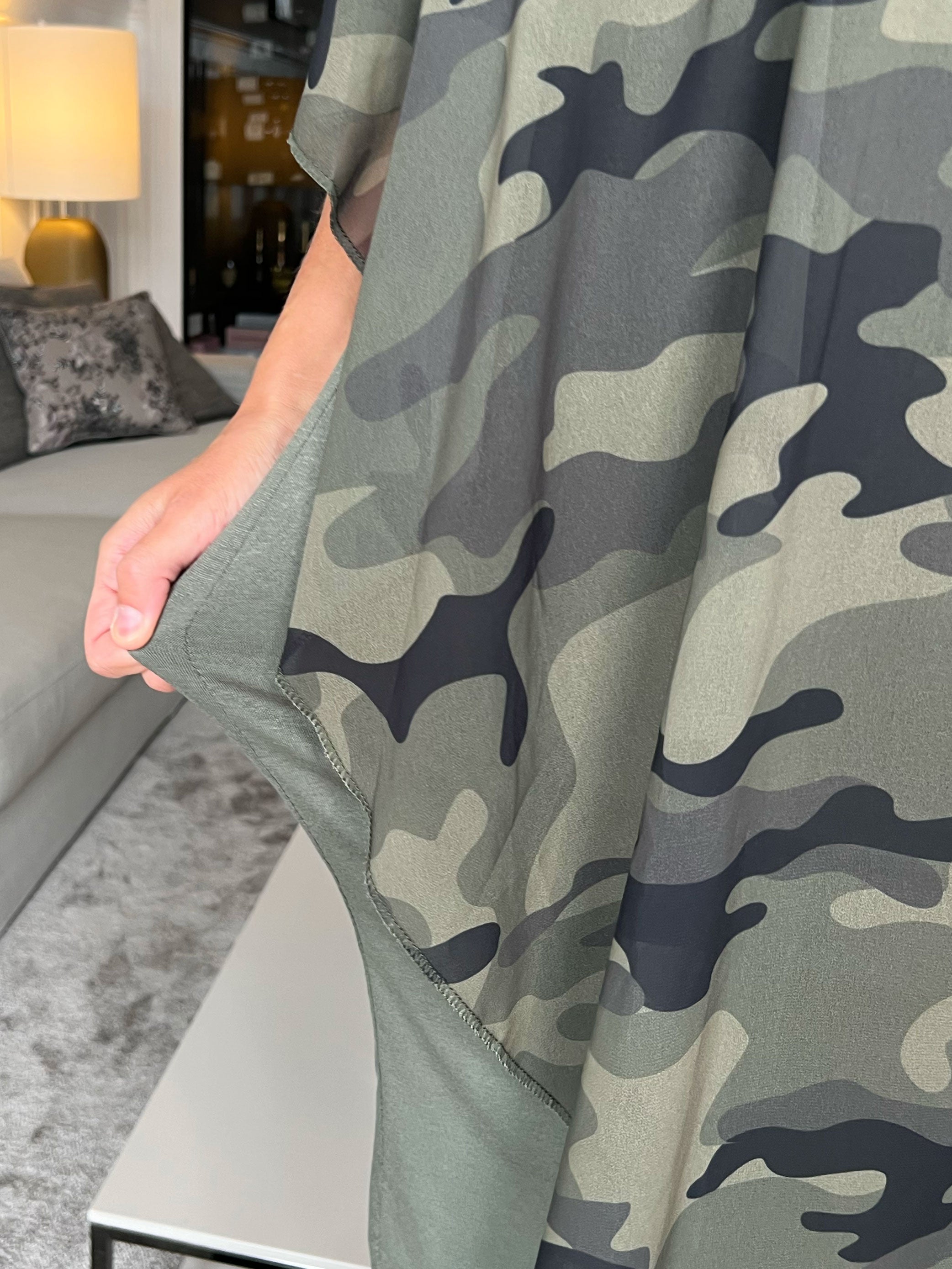 Kenya Camo - Tunikakjole med chiffonlag